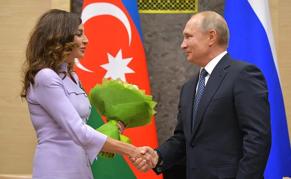 Putin Mehriban Əliyevaya “Dostluq” ordenini təqdim etdi - -FOTOLAR