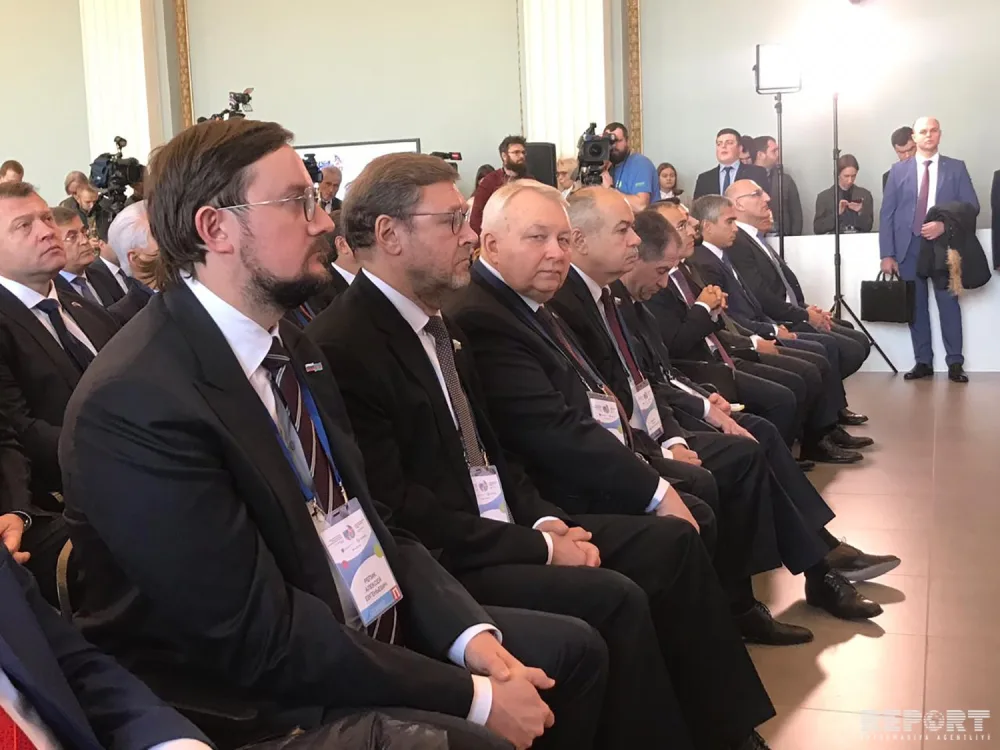 Mehriban Əliyeva Moskvada Forumun plenar iclasında - FOTO