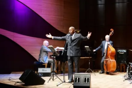 Ceymi Devis Bakıda ilk dəfə çıxış edib