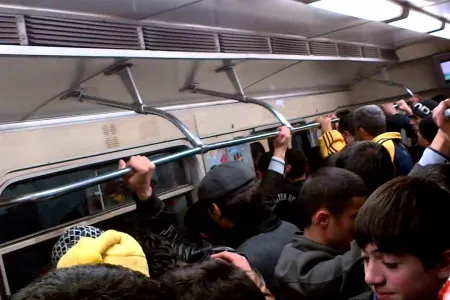 Bakı metrosunda növbəti gecikmə - SIXLIQ YARANDI