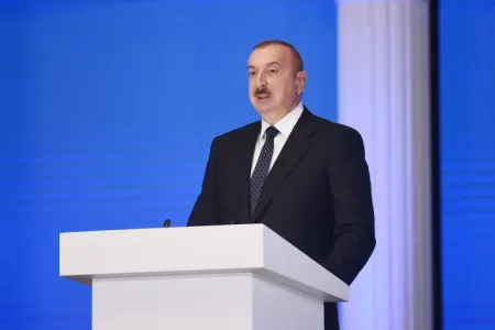 Prezident müsəlman ölkələrinə səsləndi: - "Necə belə riyakarlıq etmək olar? Özlərinə sual versinlər ki, mən kiminlə qucaqlaşıram?!"