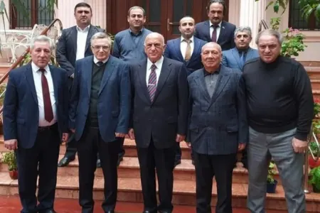 Əli İnsanovun partiyasının adı oğurluq çıxdı - – ŞOK İDDİA (FOTOLAR)