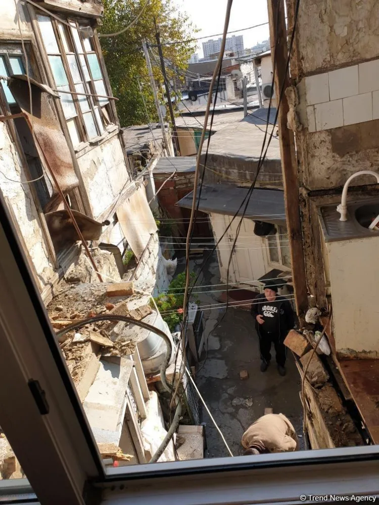 Bakıda daha bir ev çökdü - FOTOLAR