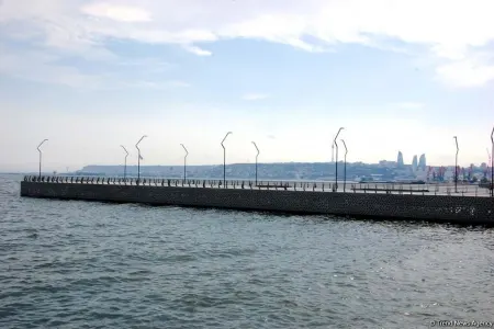 Ağ şəhərdə intihara cəhd - 15 YAŞLI QIZ ÖZÜNÜ DƏNİZƏ ATDI