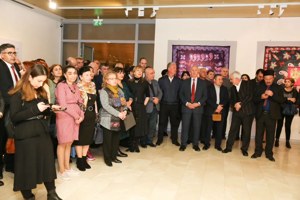 "Kəlağayı: ipək qanadlar" batika və kəlağayı sərgisi - AÇILIB - FOTOLAR