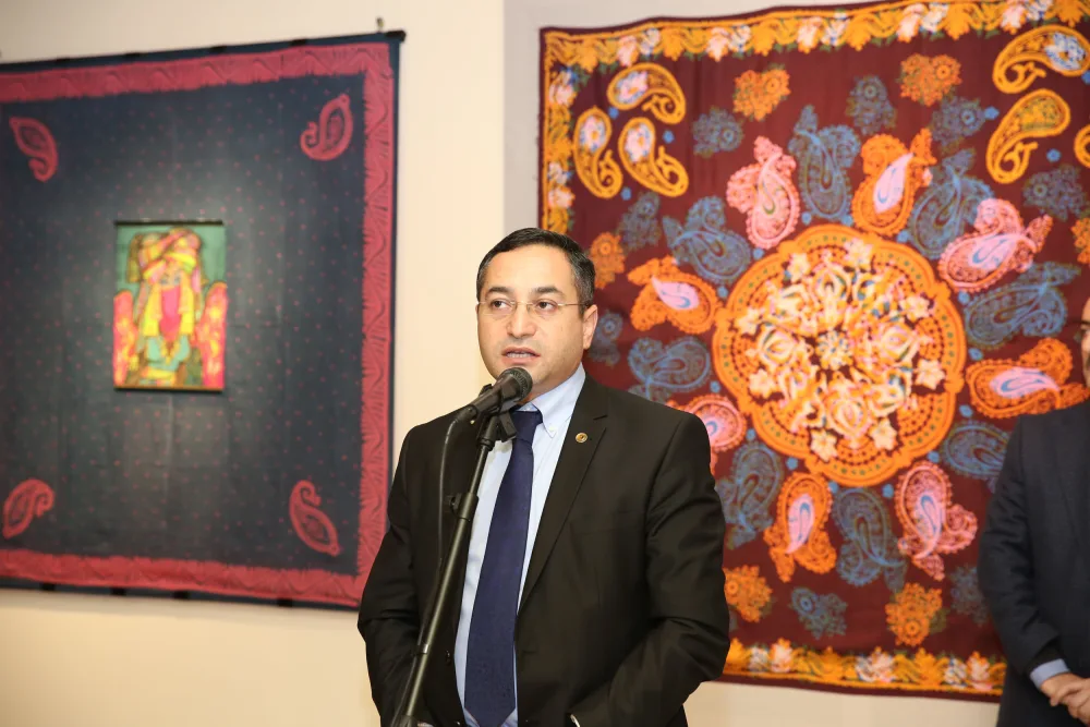 "Kəlağayı: ipək qanadlar" batika və kəlağayı sərgisi - AÇILIB - FOTOLAR