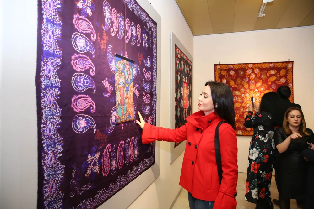 "Kəlağayı: ipək qanadlar" batika və kəlağayı sərgisi - AÇILIB - FOTOLAR
