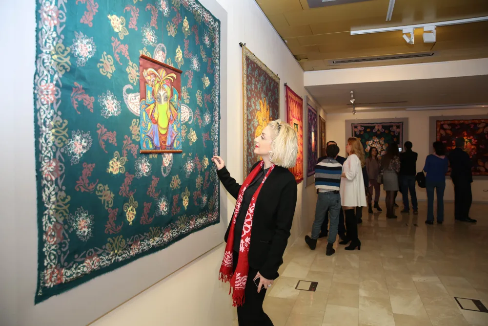 "Kəlağayı: ipək qanadlar" batika və kəlağayı sərgisi - AÇILIB - FOTOLAR