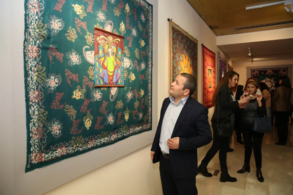 "Kəlağayı: ipək qanadlar" batika və kəlağayı sərgisi - AÇILIB - FOTOLAR