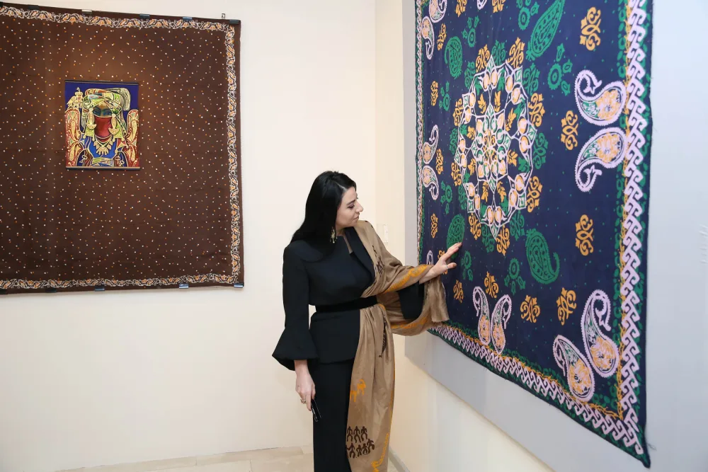 "Kəlağayı: ipək qanadlar" batika və kəlağayı sərgisi - AÇILIB - FOTOLAR