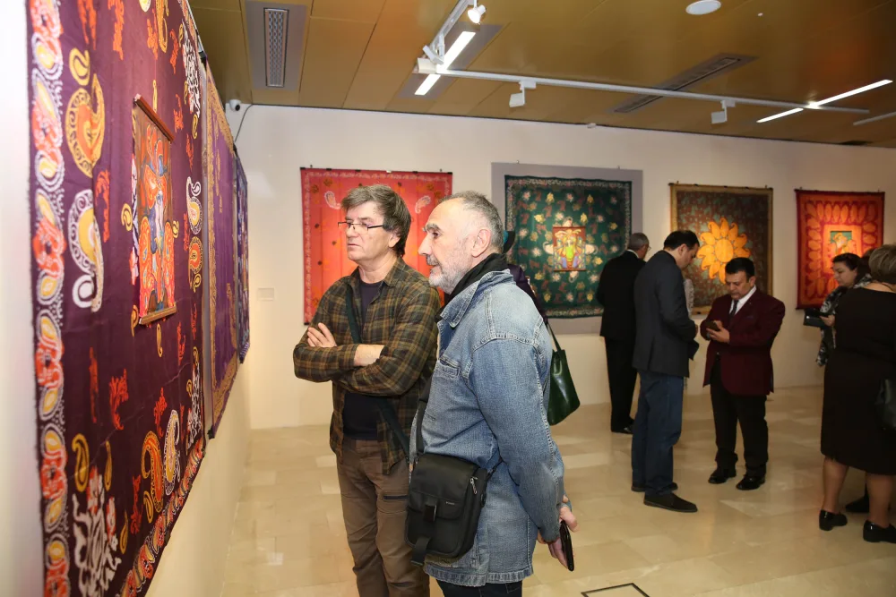 "Kəlağayı: ipək qanadlar" batika və kəlağayı sərgisi - AÇILIB - FOTOLAR