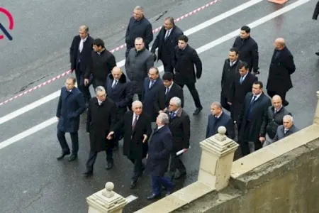 Baş Nazir sürüşmə zonasında olub