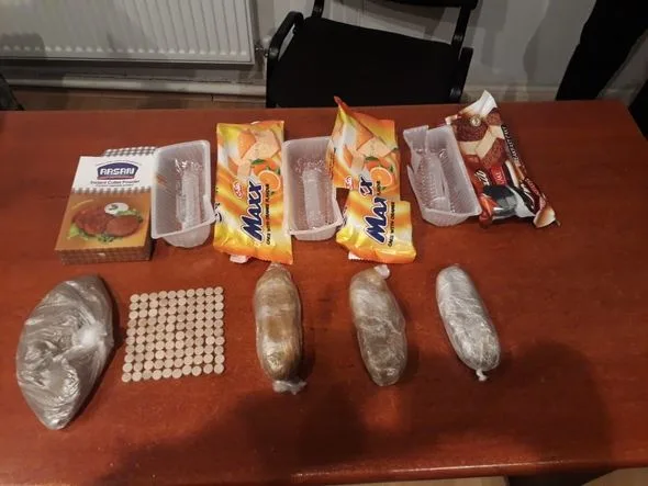 İrandan Azərbaycana şirniyyatların içində 800 qram heroin keçirmək istədilər - FOTO