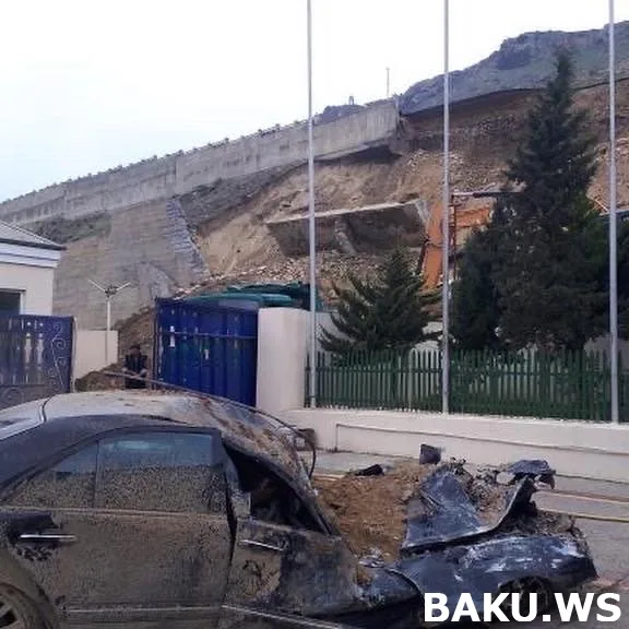 Sürüşmədə torpağın altında qalan maşının - SON görüntüləri