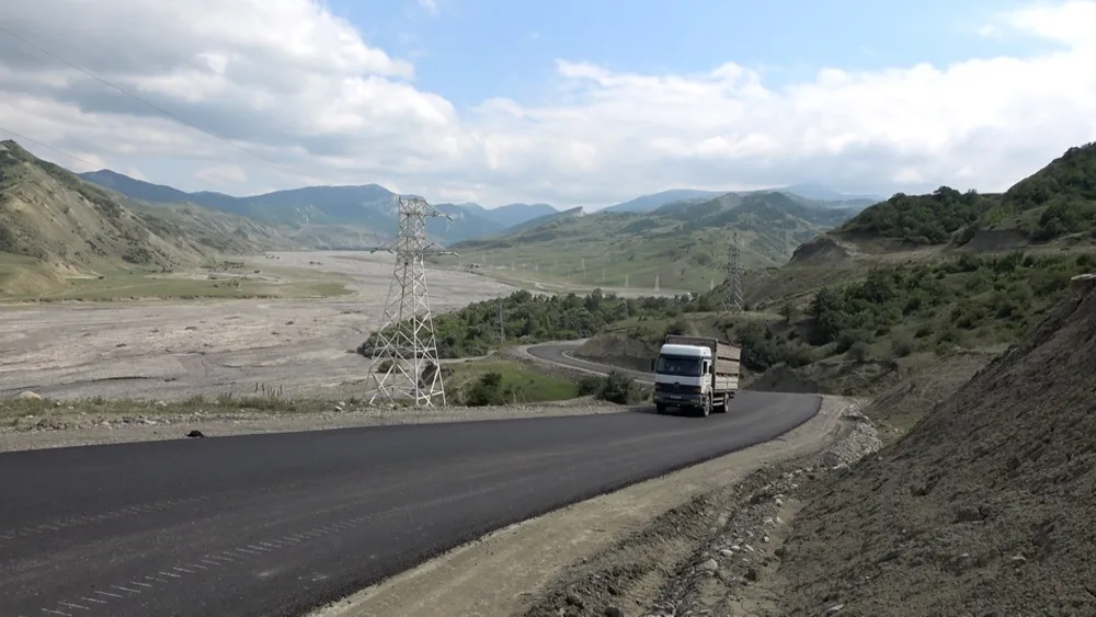 Quba-Qonaqkənd yolu - YENİDƏN QURULUR - FOTO