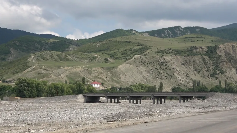Quba-Qonaqkənd yolu - YENİDƏN QURULUR - FOTO