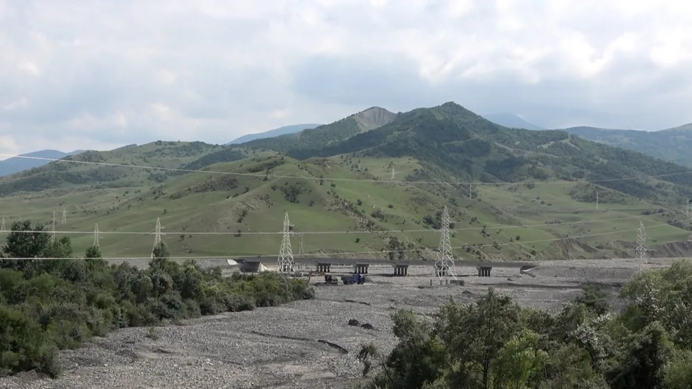 Quba-Qonaqkənd yolu - YENİDƏN QURULUR - FOTO