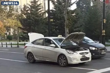 Bülbül prospektində sürücü maşını yolun ortasında saxlayıb getdi - FOTO