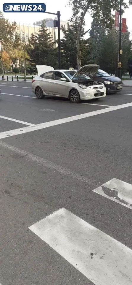 Bülbül prospektində sürücü maşını yolun ortasında saxlayıb getdi - FOTO