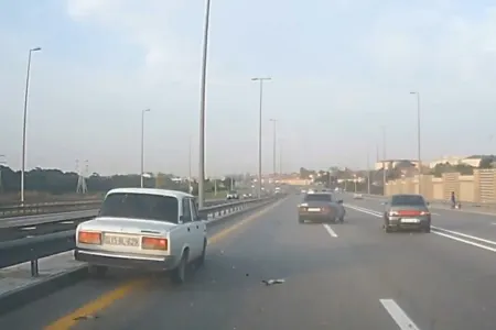 Bakıda dəhşətli qəzanın videosu - – Avtomobil belə aşdı - VİDEO