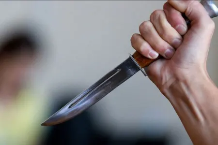 2 nəfəri küçənin ortasında - bıçaqlayıb qaçdı