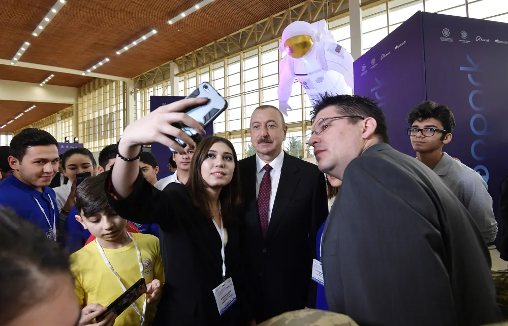 Prezident və xanımı "Bakutel-2019” - SƏRGİSİNDƏ