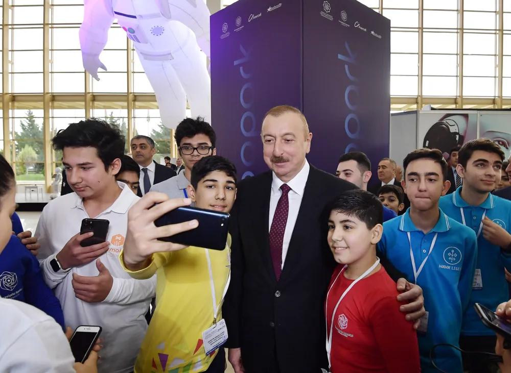 Prezident və xanımı "Bakutel-2019” - SƏRGİSİNDƏ
