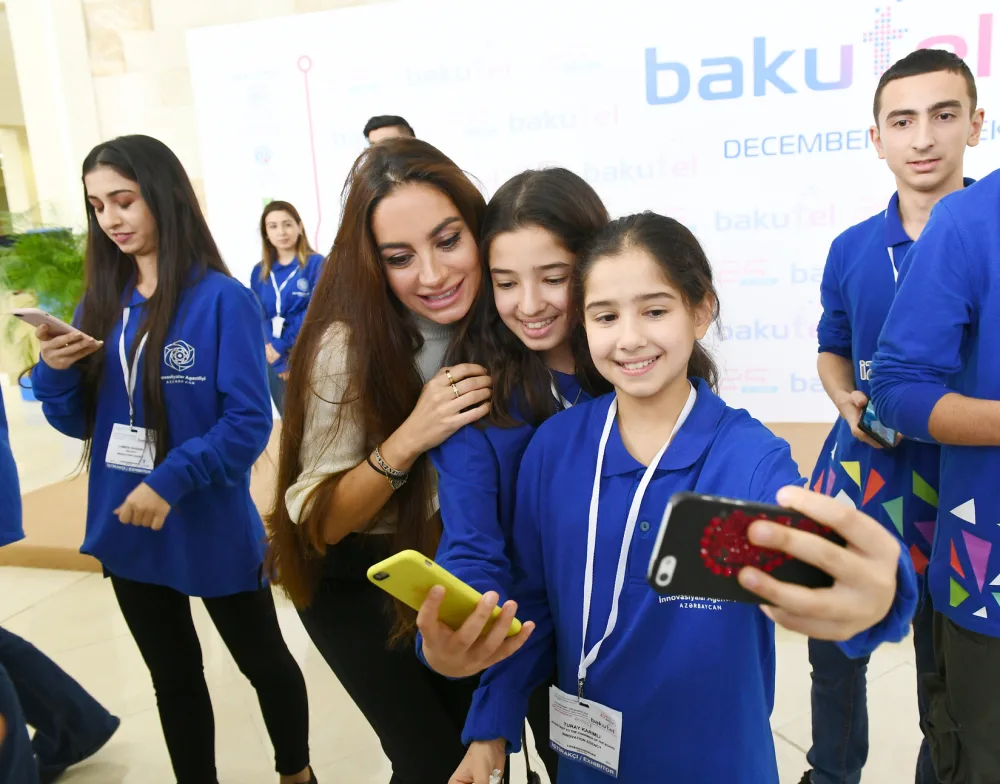 Prezident və xanımı "Bakutel-2019” - SƏRGİSİNDƏ