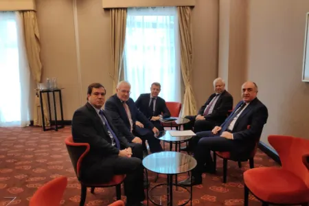 Elmar Məmmədyarov həmsədrlərlə görüşür