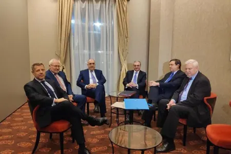 Elmar Məmmədyarovla erməni həmkarının görüşü başladı