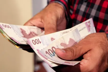 Bakıda evdən 11 400 manat - OĞURLANDI