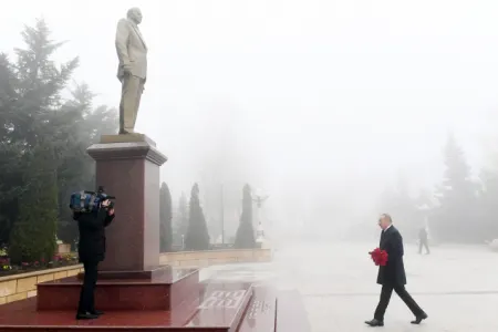 Prezident Ulu öndər Heydər Əliyevin abidəsini ziyarət etdi