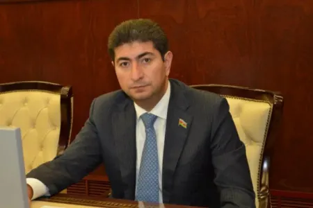 Elşad Həsənov Milli Məclisdəki köməkçisinə - vəzifə verdi