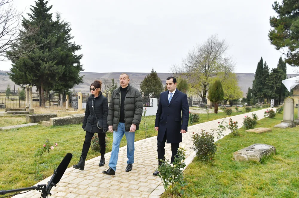 Prezident və xanımı Şamaxıda - ŞAHXƏNDAN TÜRBƏSİNDƏ - FOTOLAR - YENİLƏNDİ