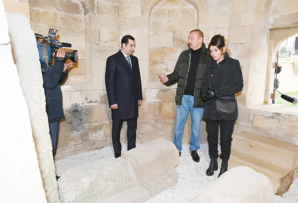 Prezident və xanımı Şamaxıda - ŞAHXƏNDAN TÜRBƏSİNDƏ - FOTOLAR - YENİLƏNDİ