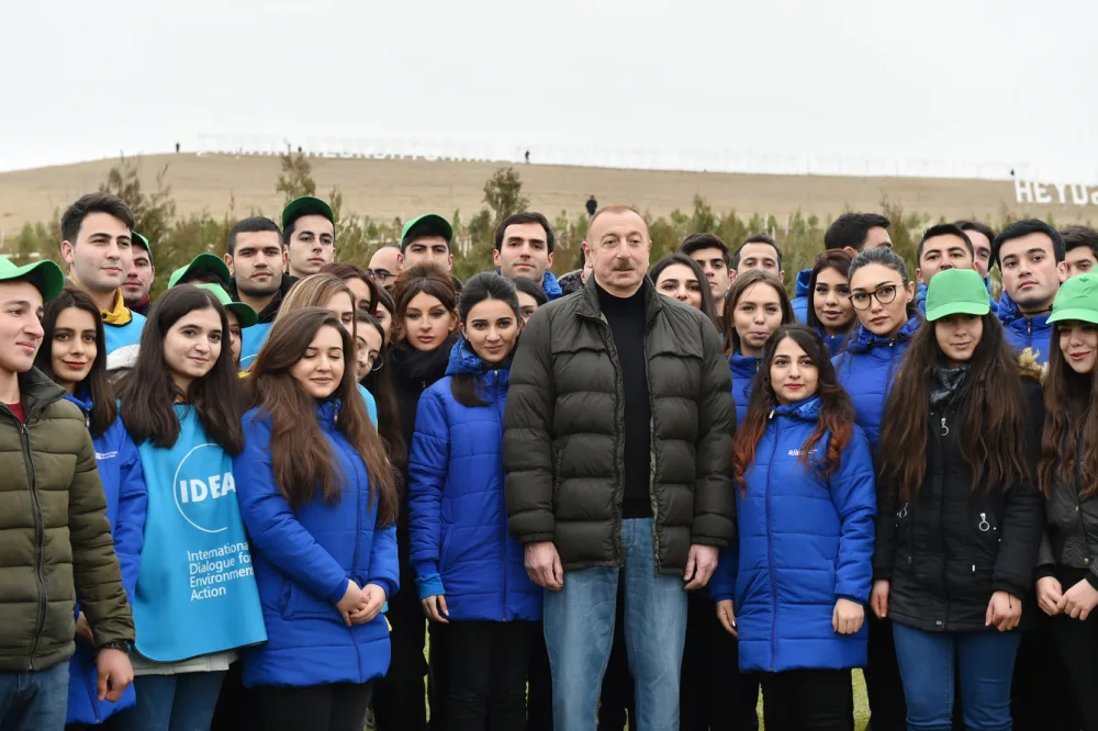 İlham Əliyev və Mehriban Əliyeva Şamaxıda - ağacəkmə aksiyasına qatıldı - FOTOLAR - VİDEO - YENİLƏNDİ