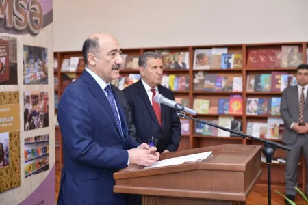 Türk dilində nəşr olunan "Xəmsə"nin təqdimatı keçirildi - FOTO