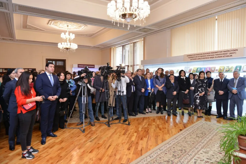 Türk dilində nəşr olunan "Xəmsə"nin təqdimatı keçirildi - FOTO