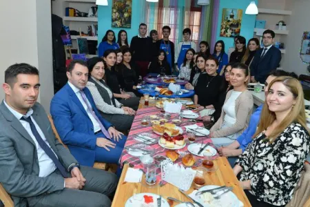Təhsil Nazirliyinin əməkdaşları autizm sindromlu uşaqlarla görüşüblər