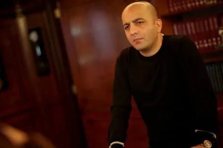 "Xəstəxananı bəyənmədilər, müalicəni ailə həkimim etdi" - Mübariz Mənsimov Oqtay Gülalıyevin oğlunun iradlarına CAVAB VERDİ