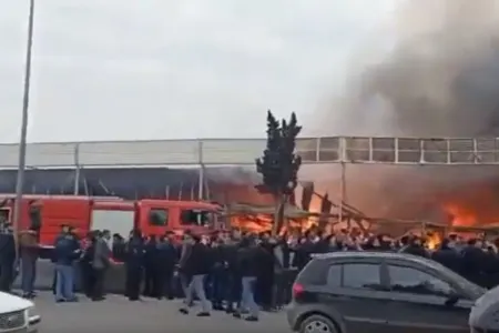 Tikinti bazarındakı yanğında 9 nəfər zəhərləndi - -YENİLƏNDİ