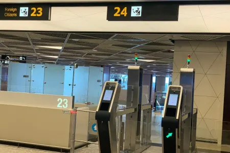 DSX aeroportda 2 elektron qapı quraşdırdı - FOTO