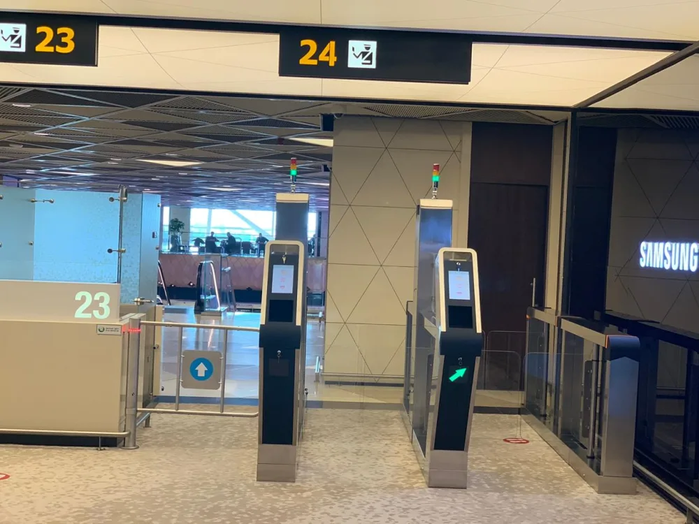 DSX aeroportda 2 elektron qapı quraşdırdı - FOTO