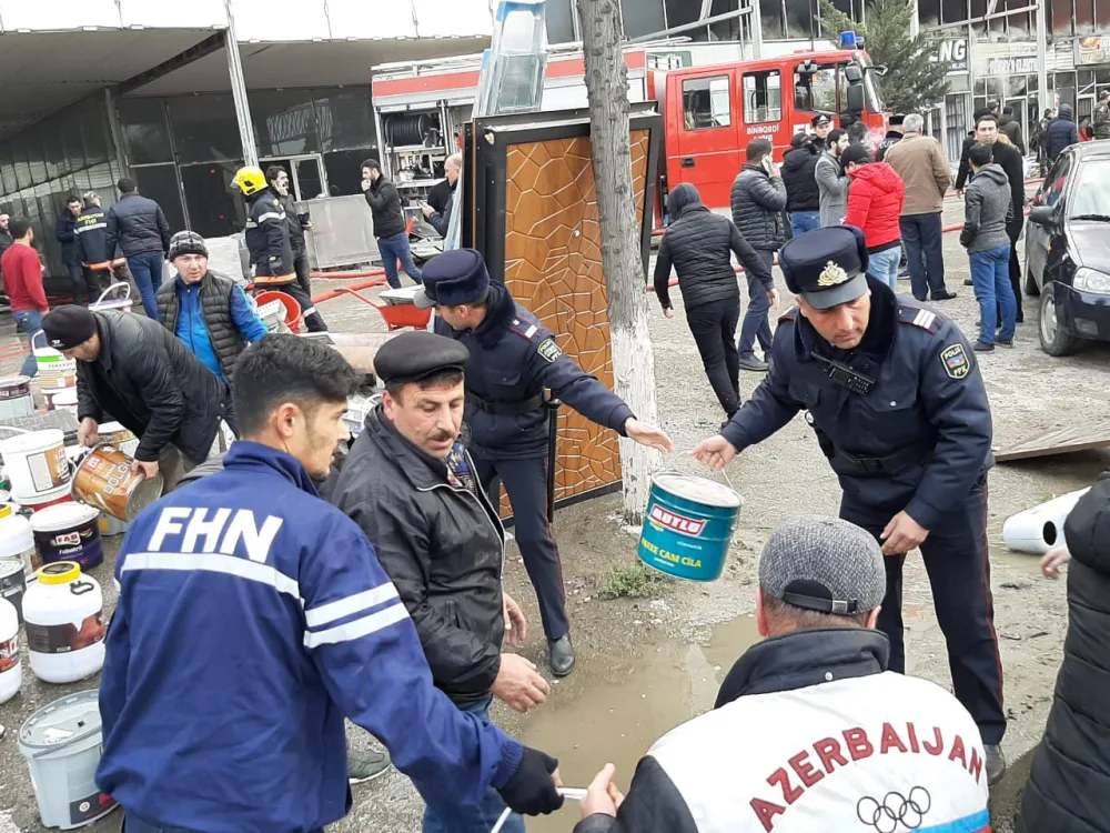 DYP rəisi yanğın ərazisində - yol hərəkətini tənzimlədi - FOTOLAR