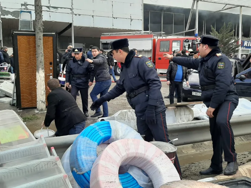 DYP rəisi yanğın ərazisində - yol hərəkətini tənzimlədi - FOTOLAR