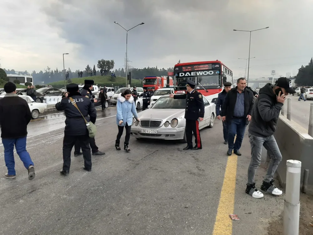 DYP rəisi yanğın ərazisində - yol hərəkətini tənzimlədi - FOTOLAR