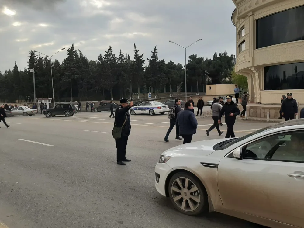 DYP rəisi yanğın ərazisində - yol hərəkətini tənzimlədi - FOTOLAR