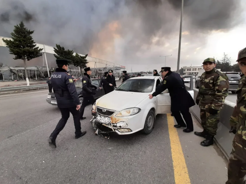DYP rəisi yanğın ərazisində - yol hərəkətini tənzimlədi - FOTOLAR