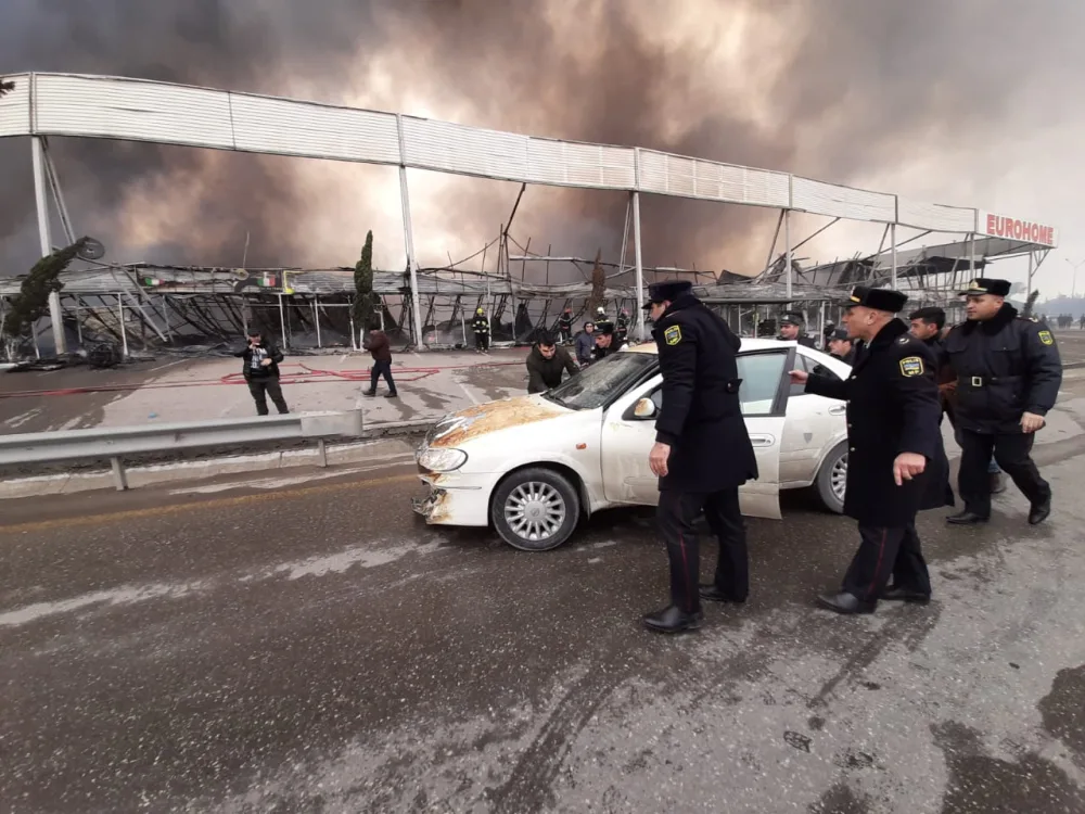 DYP rəisi yanğın ərazisində - yol hərəkətini tənzimlədi - FOTOLAR