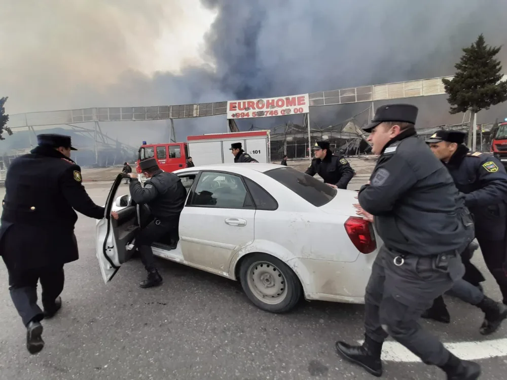 DYP rəisi yanğın ərazisində - yol hərəkətini tənzimlədi - FOTOLAR
